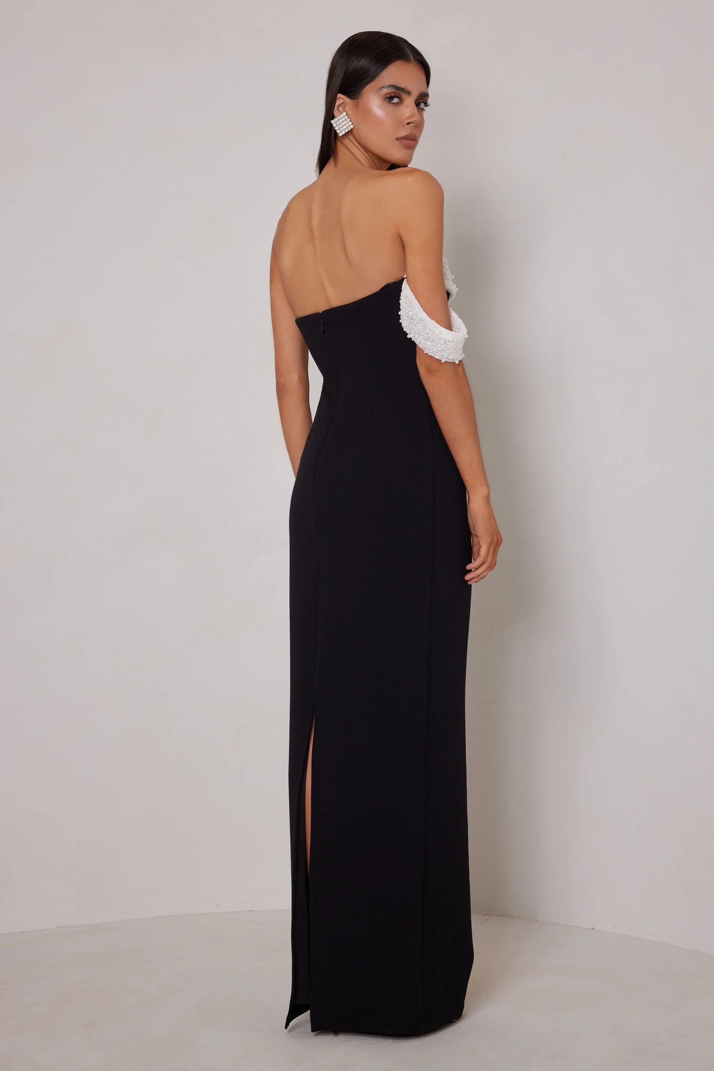 Lola Black Elle Zeitoune Coming Soon