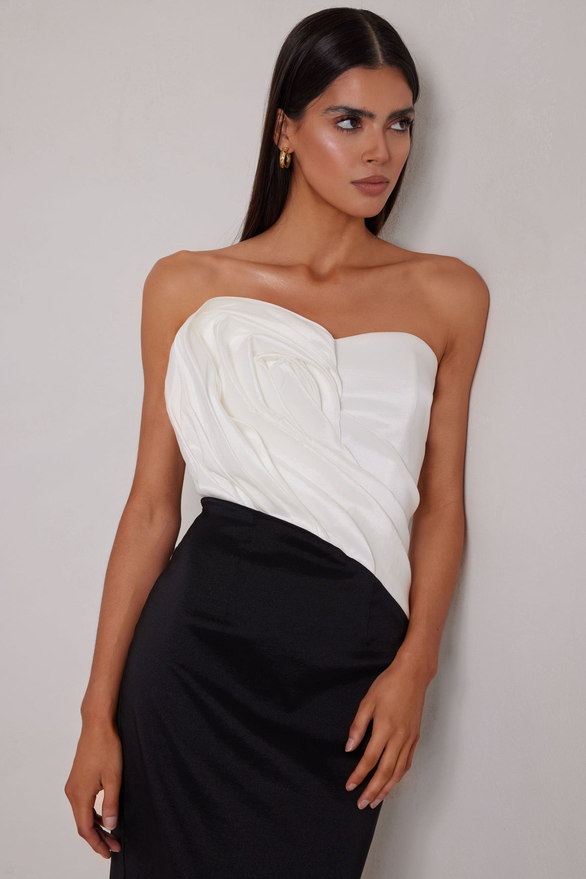 Elle Zeitoune Alba in Black/White