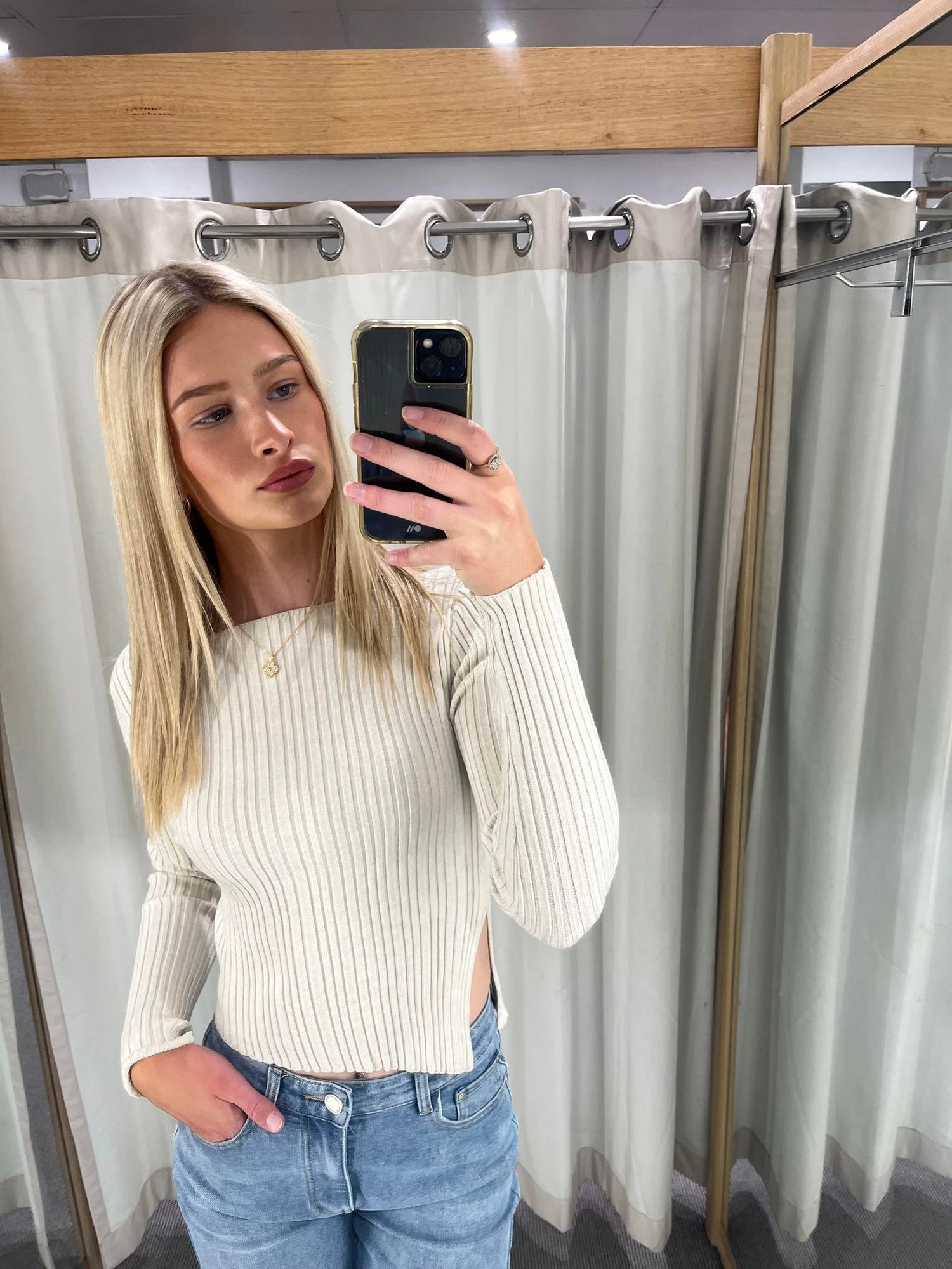 KNITWEAR