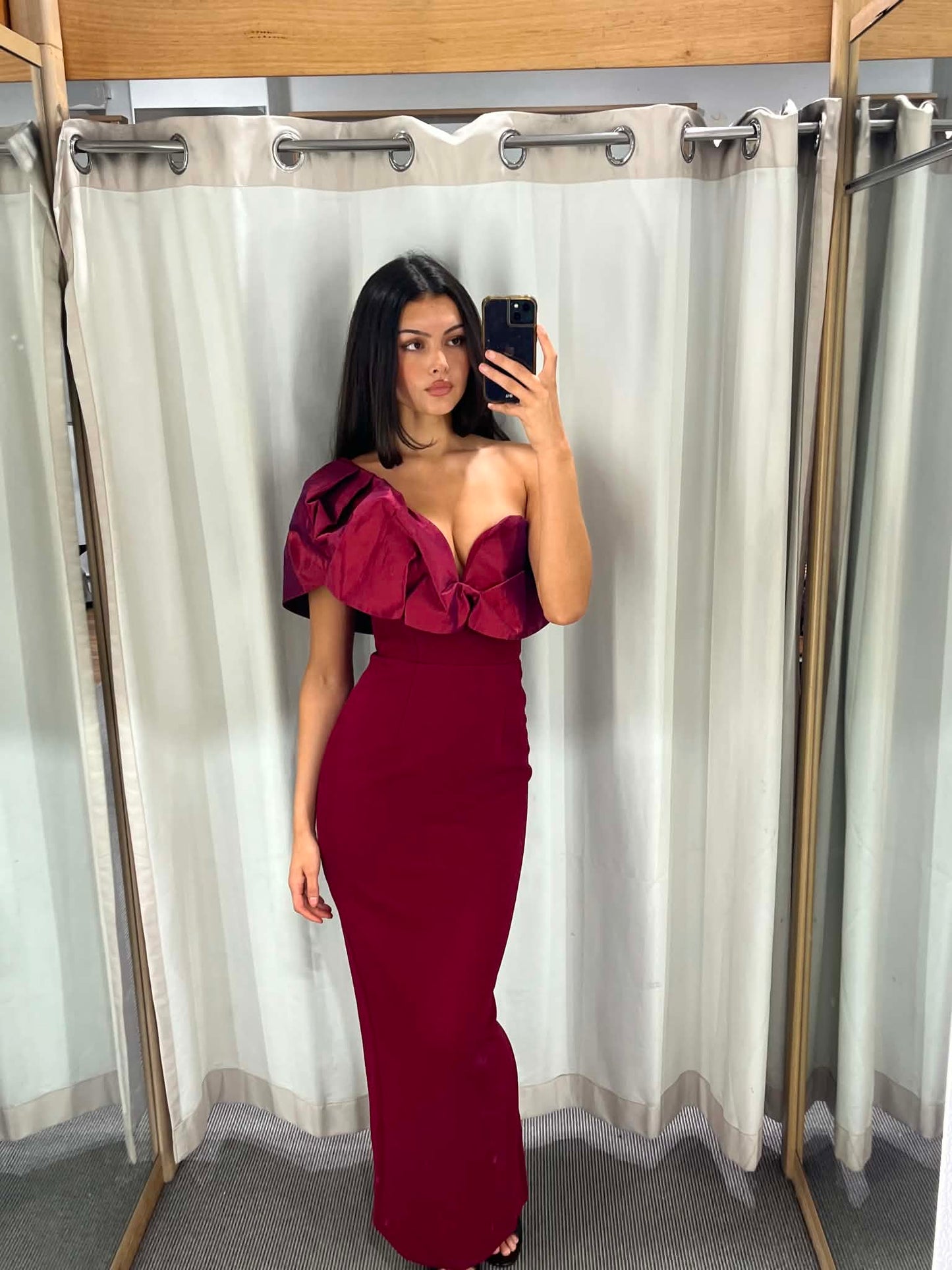 Naomi Wine Elle Zeuitone