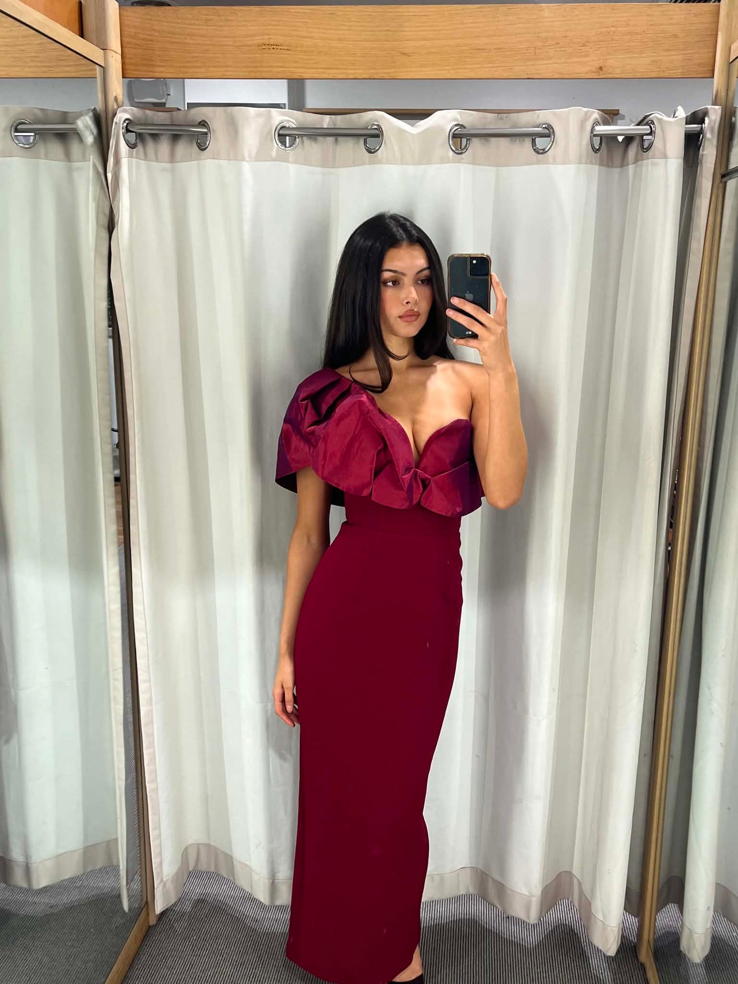Naomi Wine Elle Zeuitone