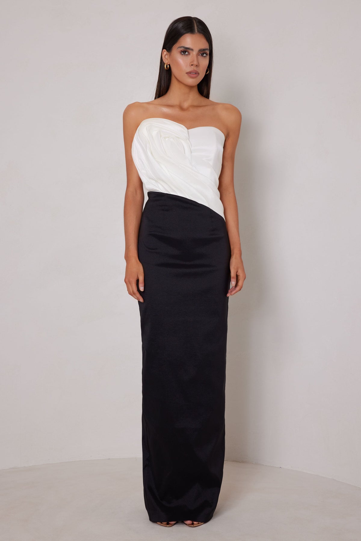 Elle Zeitoune Alba in Black/White